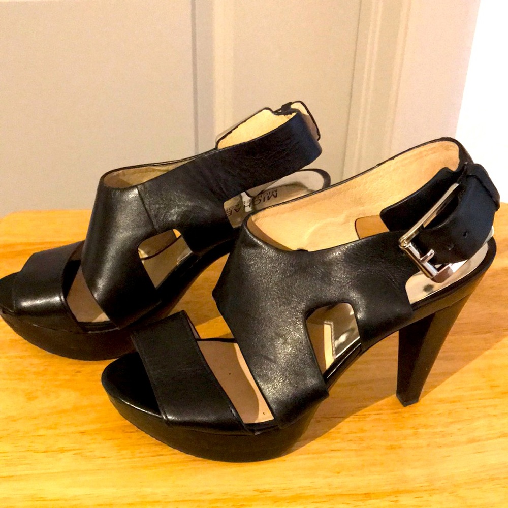 Hardly worn fashionable MK platform heels!
